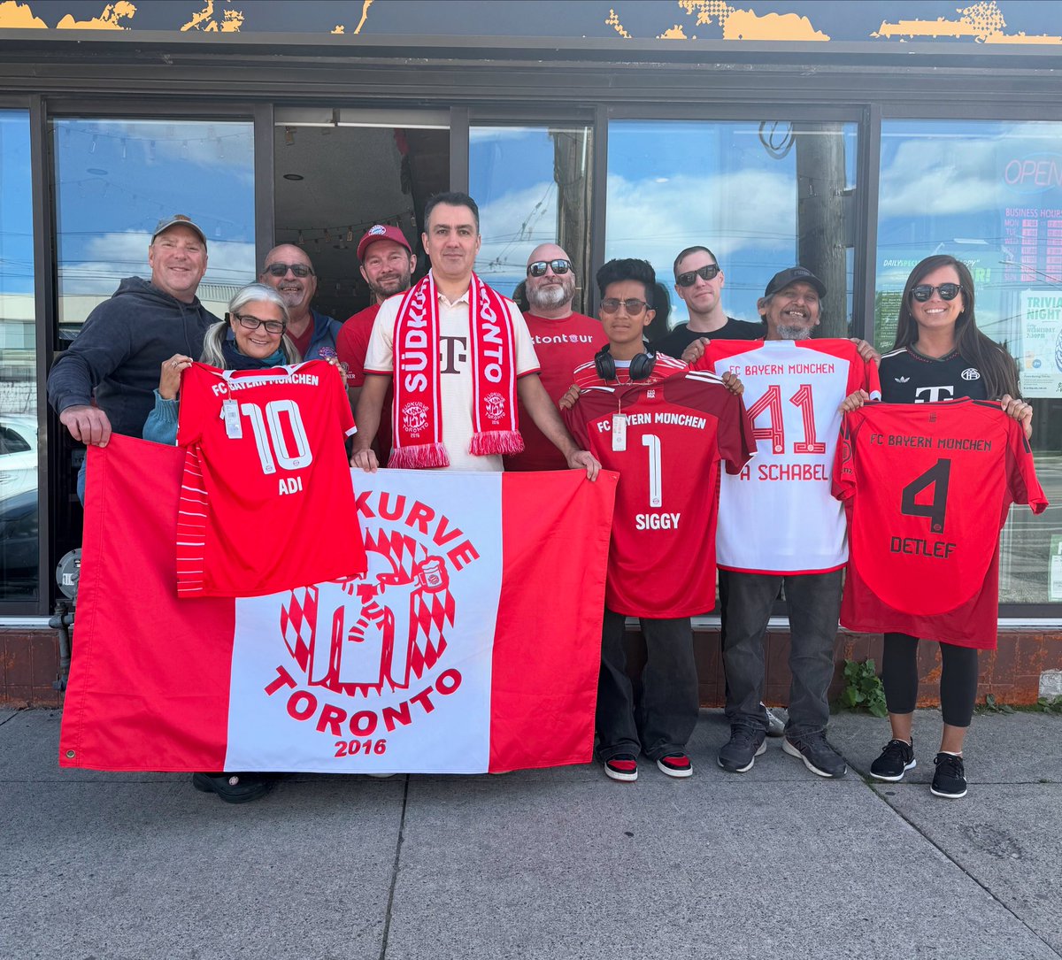 Another 3 points so now we can all enjoy our long weekend in peace! Happy Labour Day long weekend! Thank you to our hosts at TJ Osheas #sktontour #miasanmia #fcbayern #PaulanerCanada #Paulaner #GutBesserPaulaner #BrewedinMunich