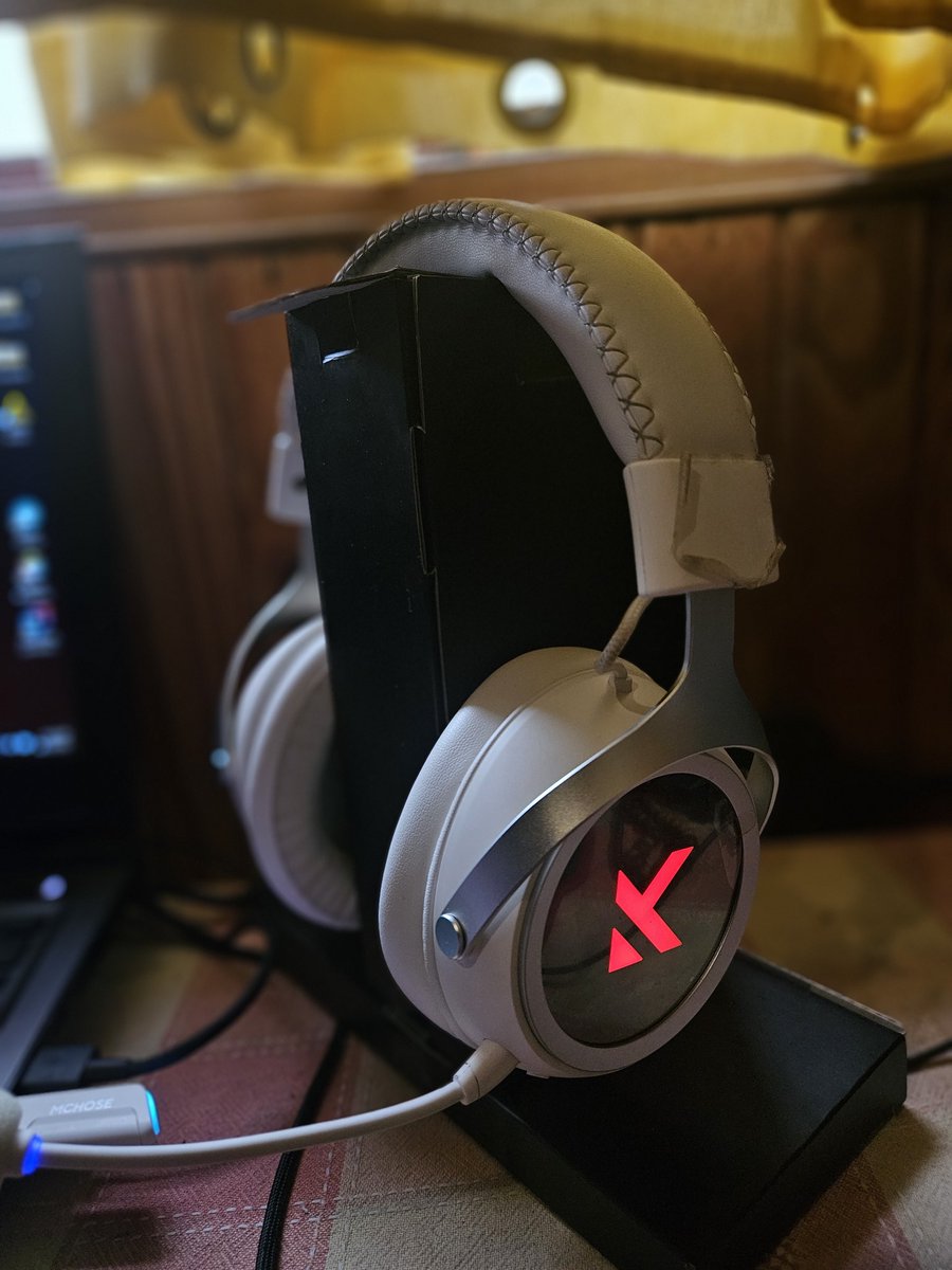 Charly.dev tweet media