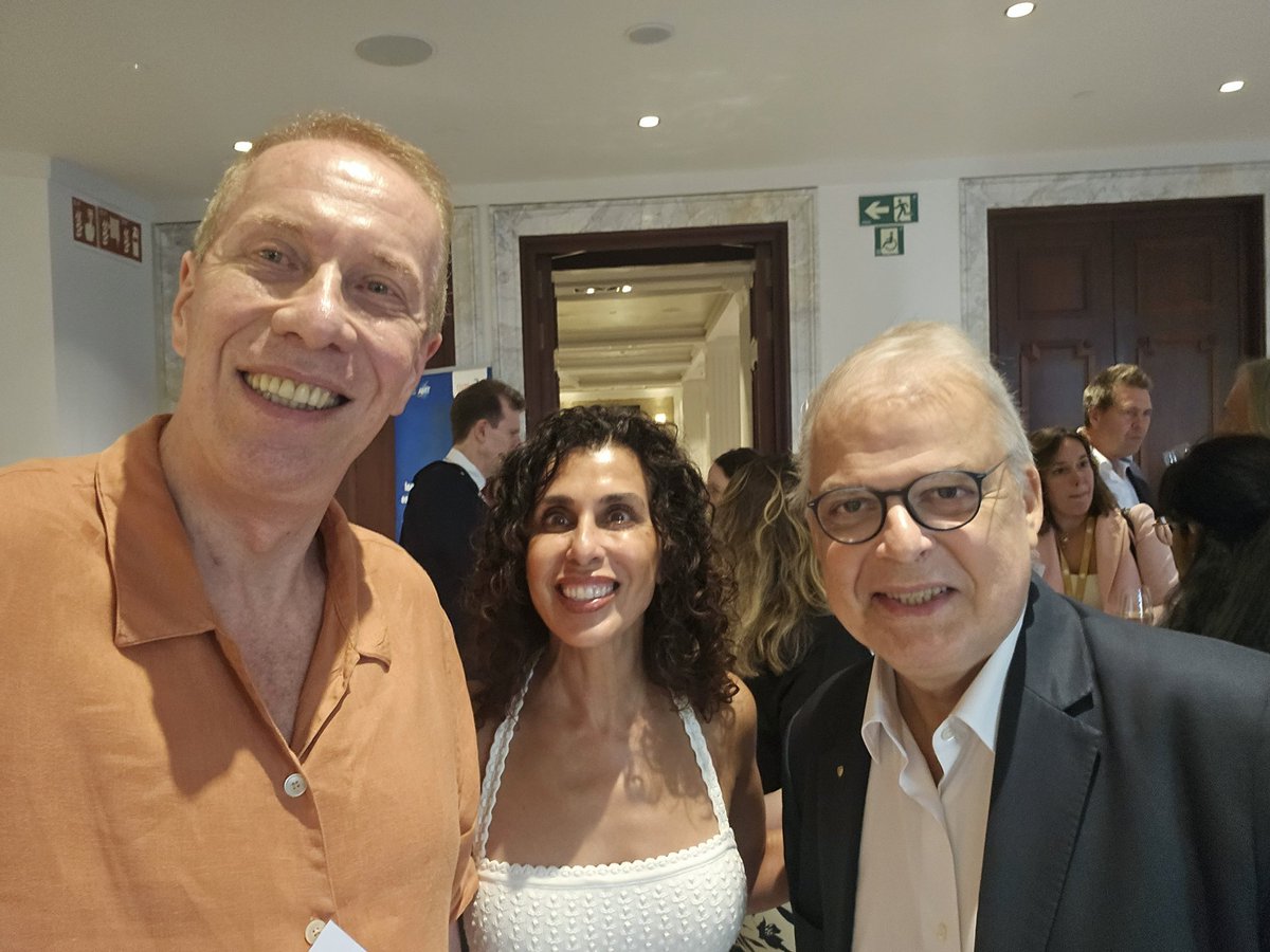 Sergio Kaiser MD, PhD, FACC, FESC ๐ง๐ท๐ฎ๐ฑ๐ท๐ด๐บ๐ฆ (@pabeda1) on Twitter photo Such a privilege to exchange ideas and experience with <a href="/DrMarthaGulati/">Dr. Martha Gulati โฅ๏ธ๐ซโค๏ธโ๐ฉน๐จ๐ฆ</a> and <a href="/fjpinto1960/">Fausto Pinto</a> among many other peers! Looking forward to further collaborating, thank you for the opportunity! #ESCCongress2025 Such a privilege to exchange ideas and experience with <a href="/DrMarthaGulati/">Dr. Martha Gulati โฅ๏ธ๐ซโค๏ธโ๐ฉน๐จ๐ฆ</a> and <a href="/fjpinto1960/">Fausto Pinto</a> among many other peers! Looking forward to further collaborating, thank you for the opportunity! #ESCCongress2025