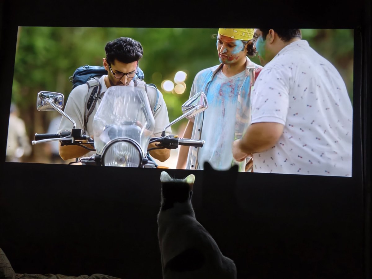 I think Julian likes Aditya Roy Kapoor. 

Watching, A life in a metro again on <a href="/LumioIN/">Lumio</a> Arc 5. 
And Sara's acting is a let down. 

Btw, you need a separate speaker to enjoy content cuz Arc 5's output is low, 5W.