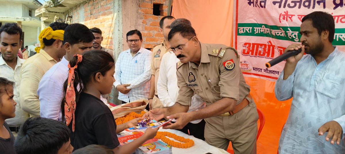 JAVEDANSARI_JAM's tweet image. ऊपर वाले का लाख - लाख शुक्रिया.....
आप सभी गणमान्य क्षेत्रवासियों को हृदय के गहराईयों से धन्यवाद जो कल का दिन मेरे जन्मदिन को हर वर्ष की भांति इस वर्ष को भी बहुत ही खास बनाया और खास ही नहीं बल्कि यादगार बनाया ।
मै आप सभी को पुनः धन्यवाद देना चाहुंगा