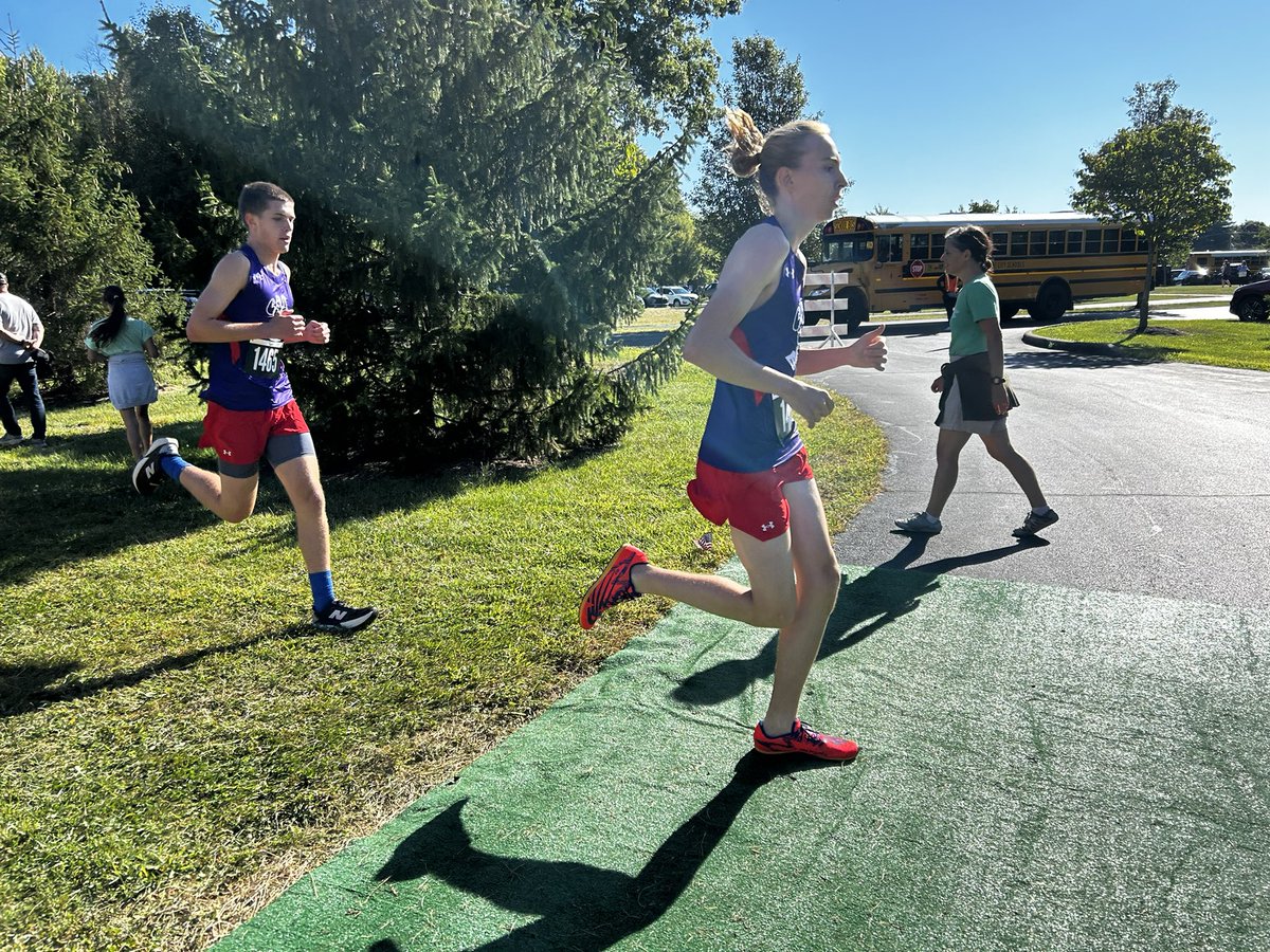 Middie XC tweet media