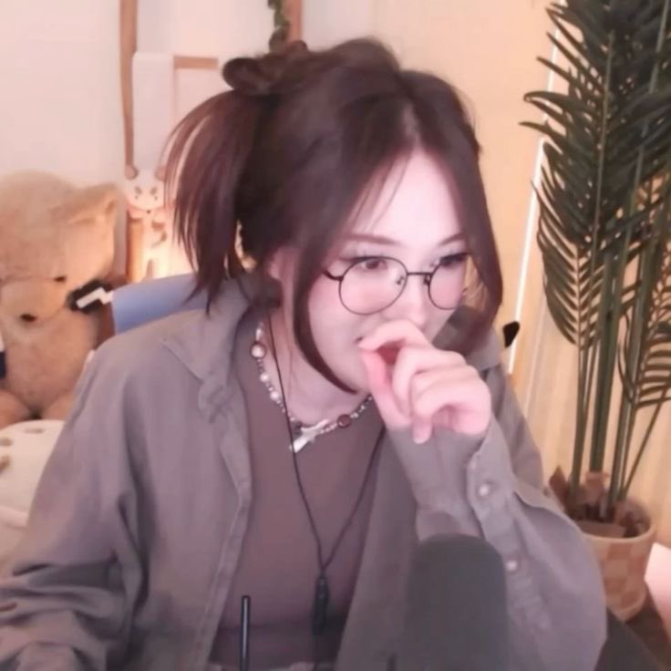 tinakiquack's tweet photo. 🧐 https://t.co/7qw3VK2DIH