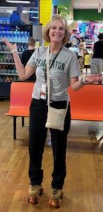 helenfortschool's tweet photo. 🌟 Spotlight on HFMS 💛💚
Special education teacher Ms. Julie Johnson goes above & beyond—co-teaching ELA, advising Anchored 4 Life, and launching Unified Sports to build belonging for ALL students. 🙌
👉 https://t.co/WlAVnX6ZSg
#HFMS #PembertonProud https://t.co/U512tjTCJN