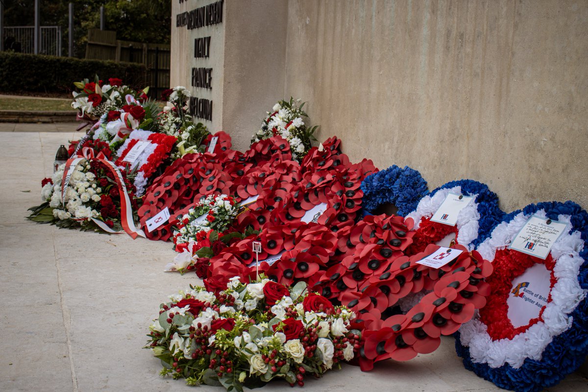 At Northolt, Chargé d’Affaires a.i. Jerzy Boczkowski &amp; Defence Attaché Col Rafał Nowak honoured the 🇵🇱 Airmen of WWII at the Polish Air Force Memorial. The ceremony was special thanks to the presence of Marian Słomka, RAF engineer &amp; WWII veteran and, as of today, a centenarian.