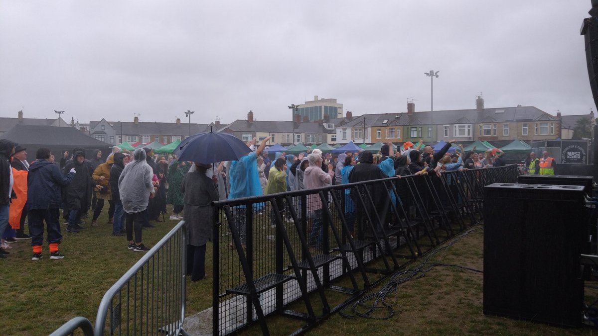 Weather not dampening the spirits of the newport crowd at the home of the <a href="/dragonsrfc/">Dragons RFC 🐉</a> <a href="/RPJBand/">The RPJ Band</a> nailing it.