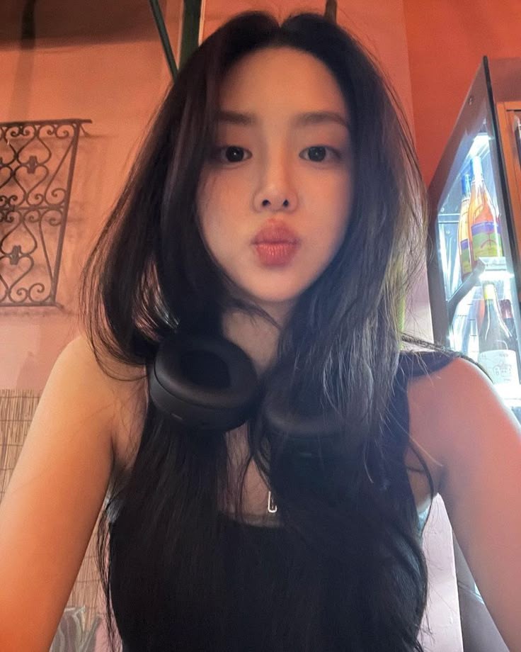 b.i tweet media