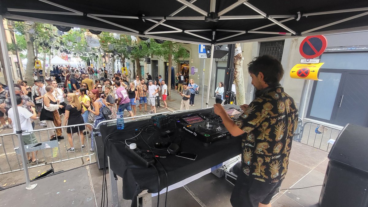 OriolTrilla95's tweet photo. No hi ha temps ni per a la digestió a Vallespir de Baix després de l'arrossa Sobre-taula amb els DJ de FinlàndiaClub, nascuts al barri i amb 20 anys de trajectòria. Últim dia de #FMSants amb energia https://t.co/GFz0yuF6Af