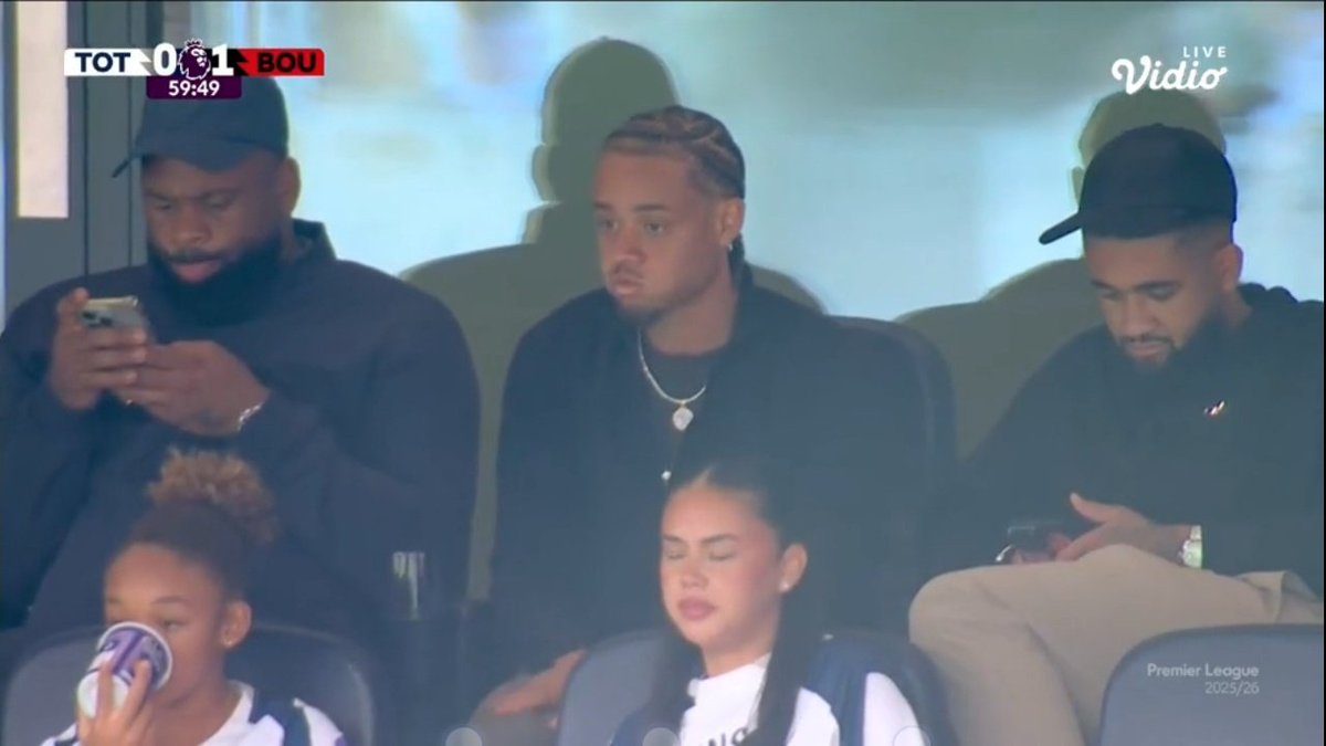 audereestfecere's tweet image. embarrass ourselves in front of the baddie