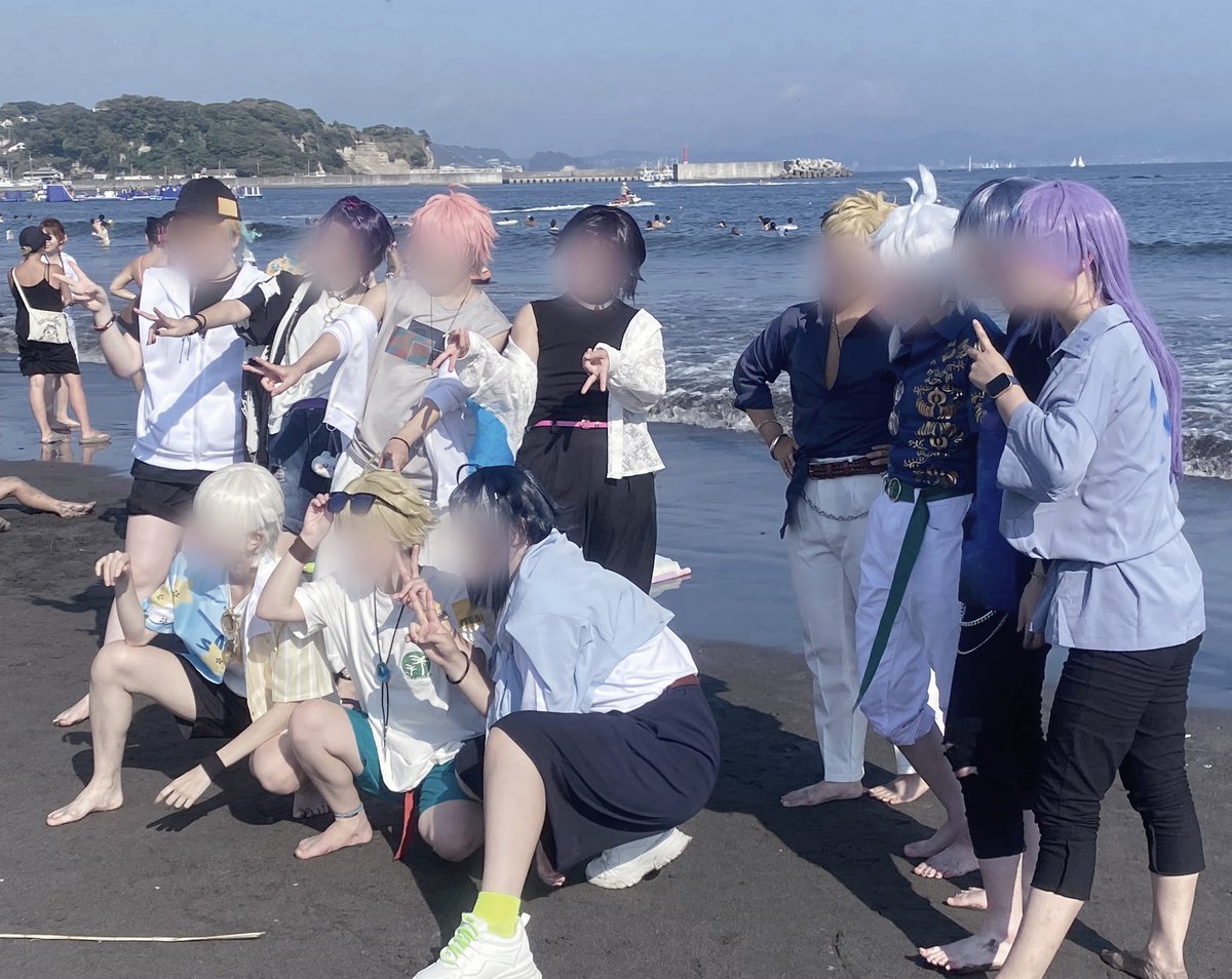 離脱
 ︎︎
ヒーロー11人で海の家併せしてました❕
ほんまみなさんお顔が良くって…
わちゃわちゃとーっても楽しかった~♡♡
 ︎︎
#江ノ島コスプレ祭  #こすぶる