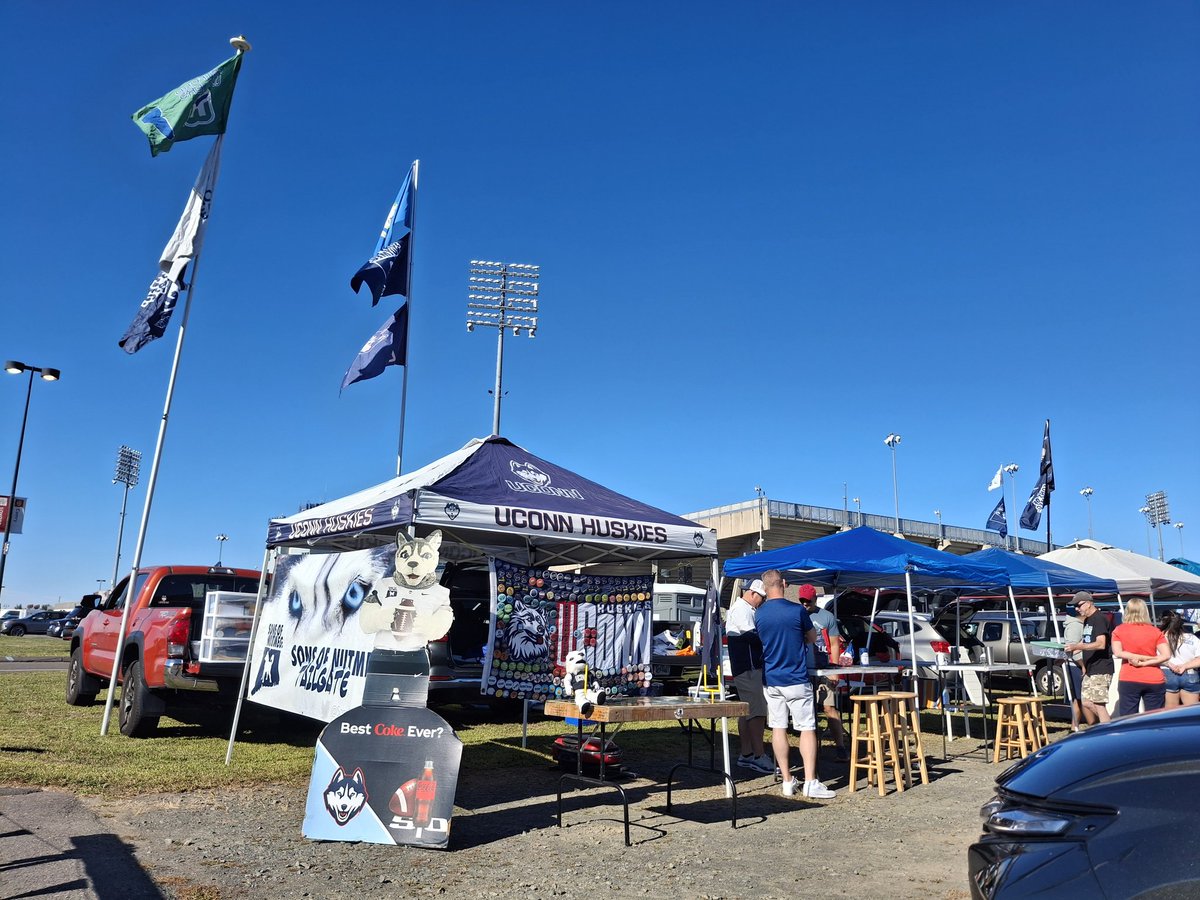 MarcjzHARTFORD's tweet image. The @SonsOfNutmeg are here and cooking! Say no more! @UConnFootball #BlockC #HuskiesOverEveryone @KSOB9188 @mkabs320 @PWStadium