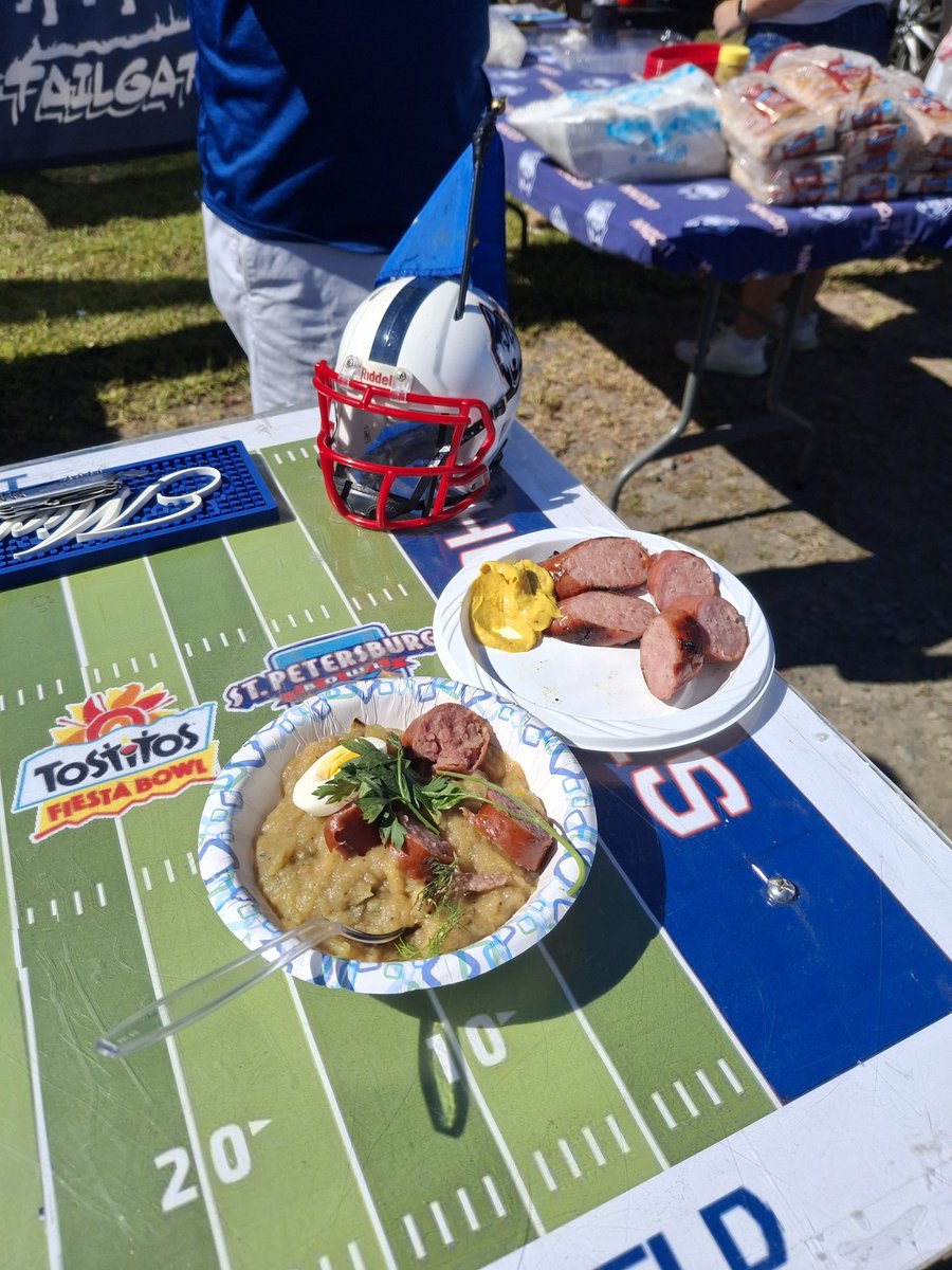 MarcjzHARTFORD's tweet image. The @SonsOfNutmeg are here and cooking! Say no more! @UConnFootball #BlockC #HuskiesOverEveryone @KSOB9188 @mkabs320 @PWStadium