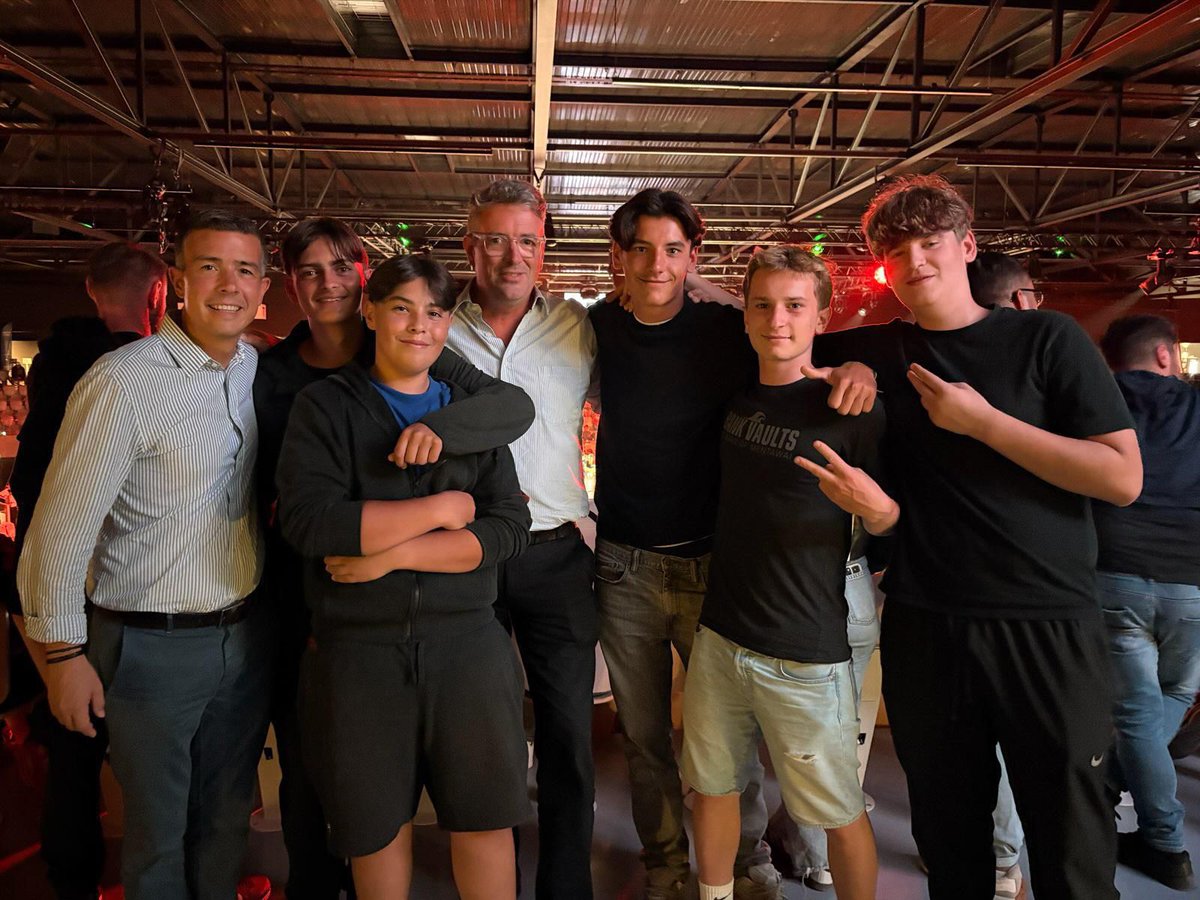 Le résultat de 15 ans de travail, de discussions, de procédures 💪

🤩 Quand on voit aujourd'hui les sourires et l'enthousiasme des habitants de l'Agglo, qui affluent en masse pour profiter de l'Arena, on se dit que ça en valait la peine.

L'Arena est à vous, profitez-en !