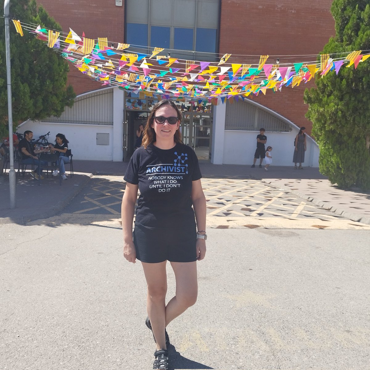 Anna Esteve (@aestevefl) on Twitter photo I anar de Festa Major també són vacances. Això sí, marcant tendència arxivera. #arxivers #magradalamevafeina <a href="/AAC_GD/">Associació Arxivers</a> I anar de Festa Major també són vacances. Això sí, marcant tendència arxivera. #arxivers #magradalamevafeina <a href="/AAC_GD/">Associació Arxivers</a>