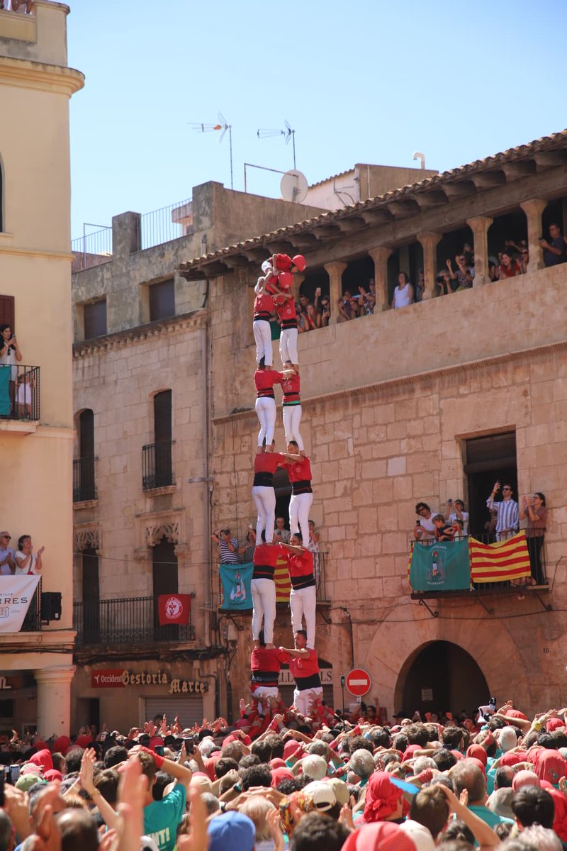 A tercera ronda, a Sant Fèlix, hem descarregat el 2 de 8 sense folre!!!!

📸 Roser Giner

#SempreTornem #SempreJoves #castells