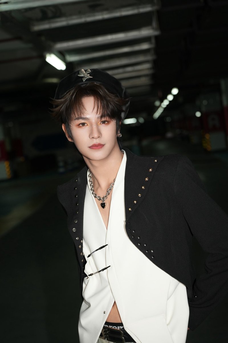 LEV_Official_'s tweet photo. D-DAY🌻

#LEV #레비 #レビ
#WANGZIHAO #왕즈하오 #王子浩 #ズハオ
#데���2주년팬미팅 #LEV_2nd_Anniversary_Fan_Meeting https://t.co/C7nNfCv11n