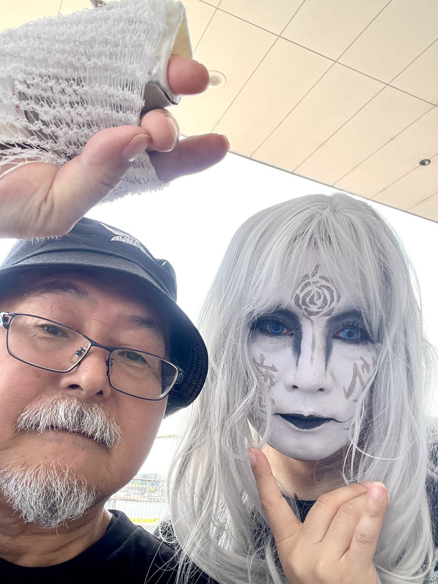 最高のコストパフォーマンスでした。
昨年まで聖飢魔IIのFCだったので
違和感無し！
そして、ベビーメタルは最高した😄
セトリなど内容は明日もあるので控えます！

#Kアリーナ横浜
#悪魔が来たりてベビメタる

聖飢魔Ⅱ vs BABYMETAL

いつもの優しきメイトさんと😁