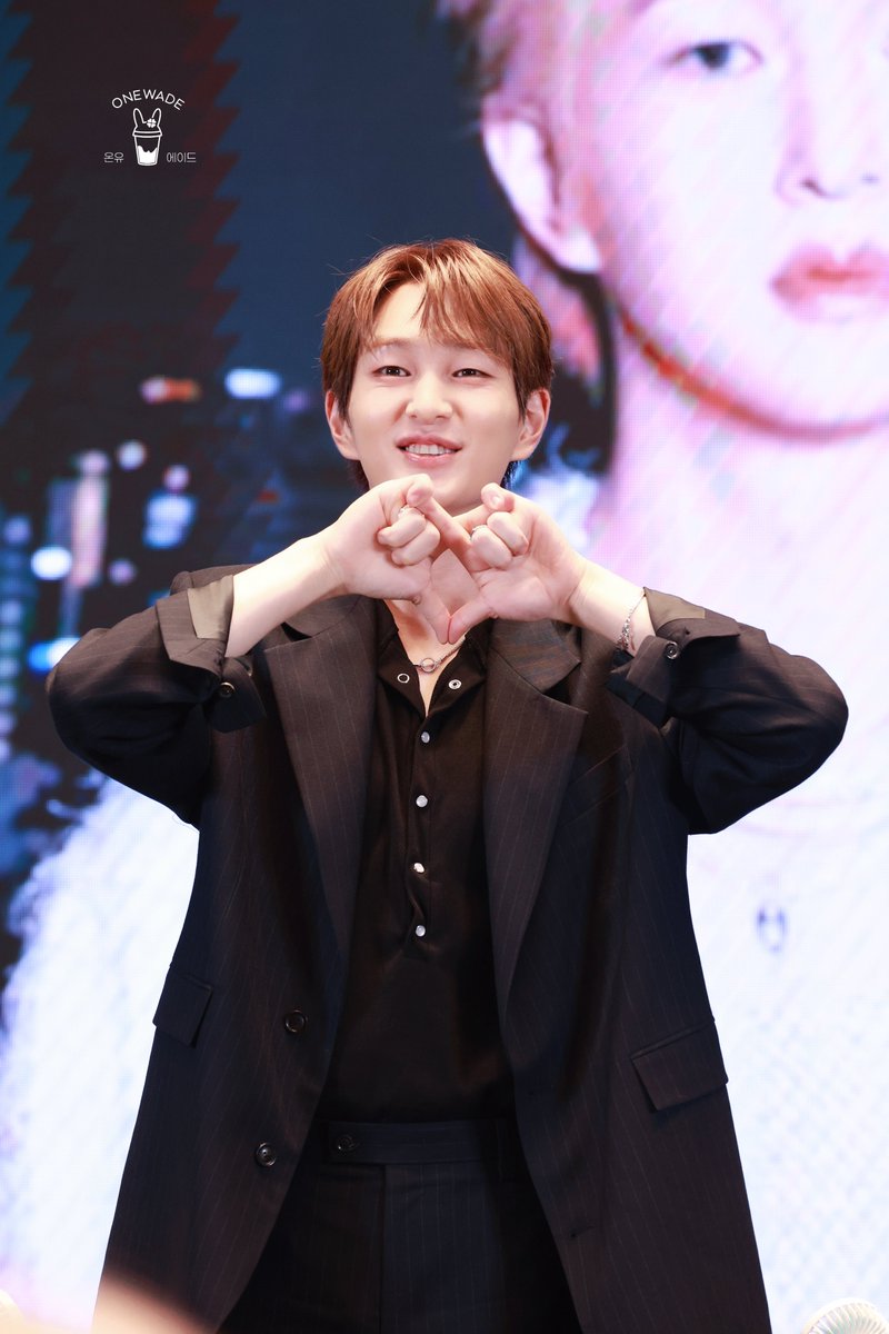 250830 상하이 팬싸 
💞💞💞
#온유 #이진기 #샤이니 #ONEW #SHINee
