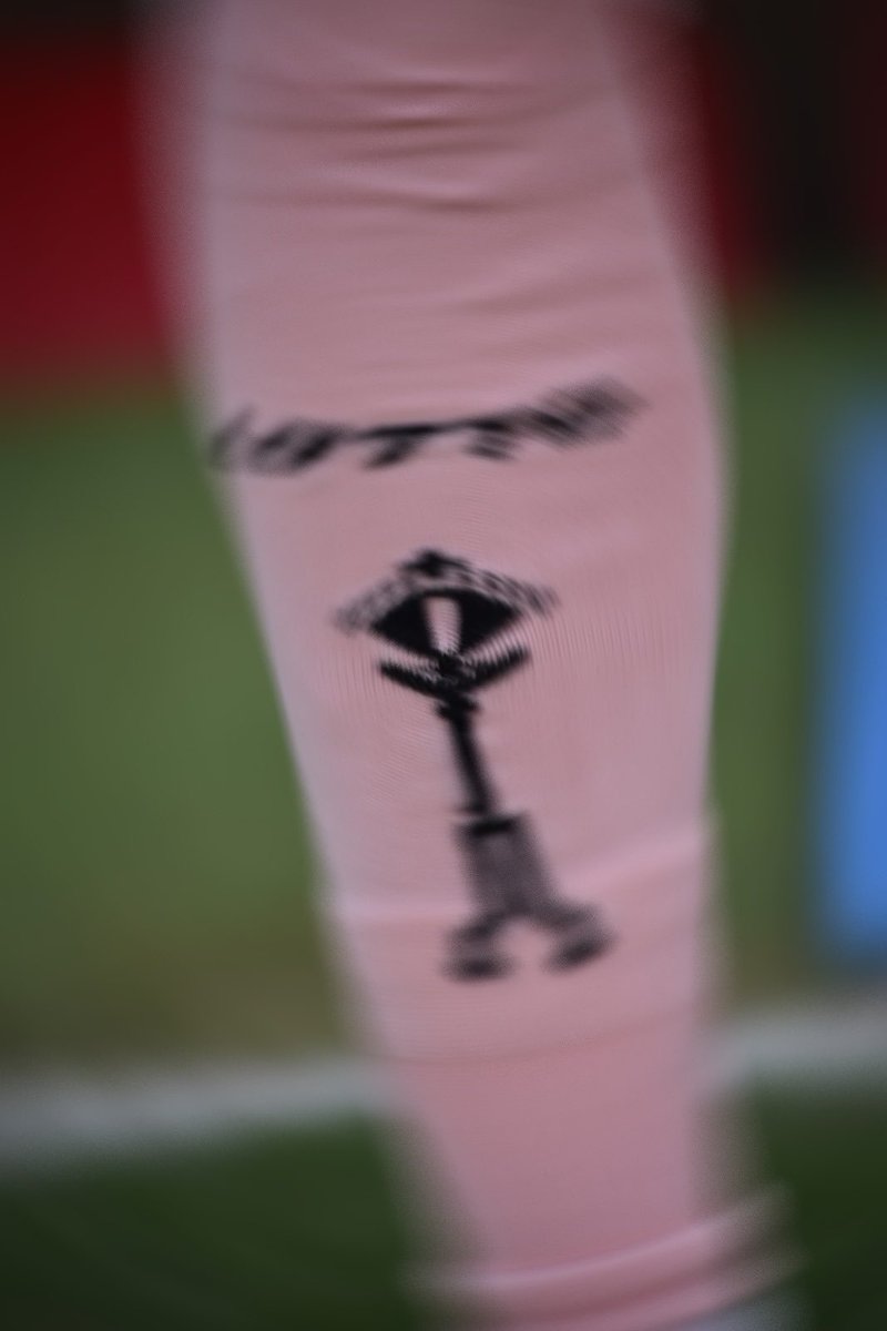 Como no podía ser de otra manera, hoy jugamos 🆚 <a href="/cspuertollanocf/">CS Puertollano CF</a> #DeRosaPaloYOro. 🩷💛

#EsLoQueEres 💙