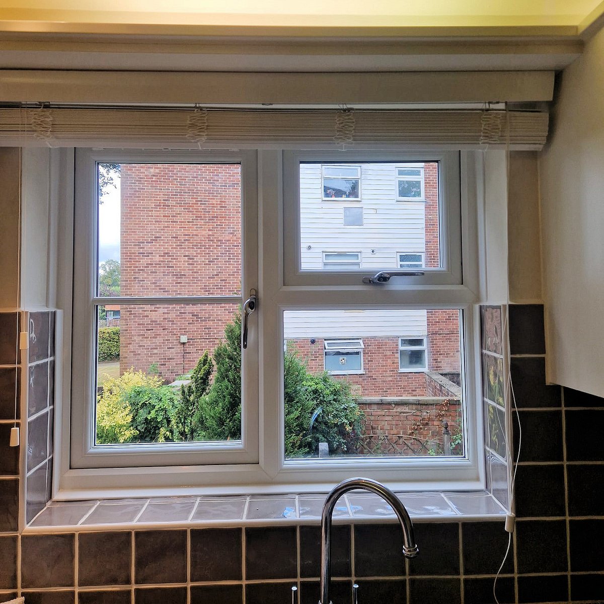 HarpWindows's tweet image. #insideview #newwindows
Rehau uPVC casement windows with single horizontal astragal bar. #verynice 👍

#newwindows #doubleglazing #flats #energyefficient #installedbyus