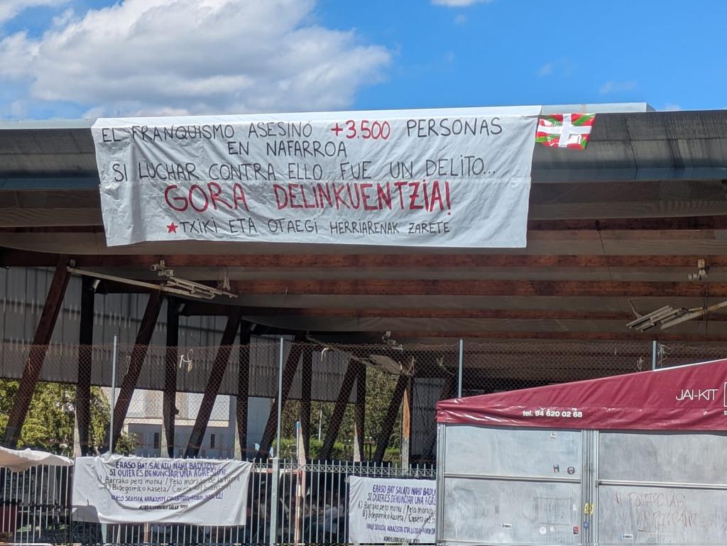 ideiazabaldub's tweet photo. Si luchar contra el franquismo que asesinó a más de 3.500 navarros fue delito, gora delinkuentzia!

Mendillorri, Iruñea. Tras el veto a la memoria de Txiki y Otaegi. https://t.co/ZD1zvYwxT6