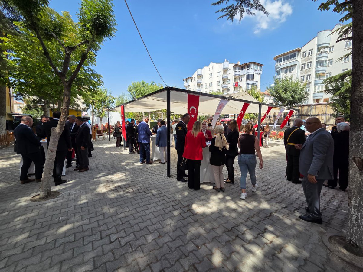 KaramanValiligi's tweet image. 📍Gazi Kültür Sanat Merkezi

Valimiz Sayın Mehmet Fatih Çiçekli’nin ev sahipliğinde, 30 Ağustos Zafer Bayramı Kabul Töreni gerçekleştirildi.

#30Ağustos 
#büyükzafer103yaşında🇹🇷