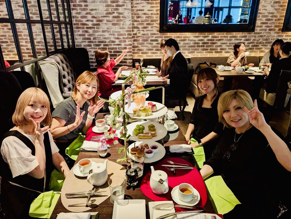 kariyandayo's tweet photo. RUSH BANGアフタヌーンティー会🫖
楽しかったー！！ https://t.co/Btnt1fpKbh