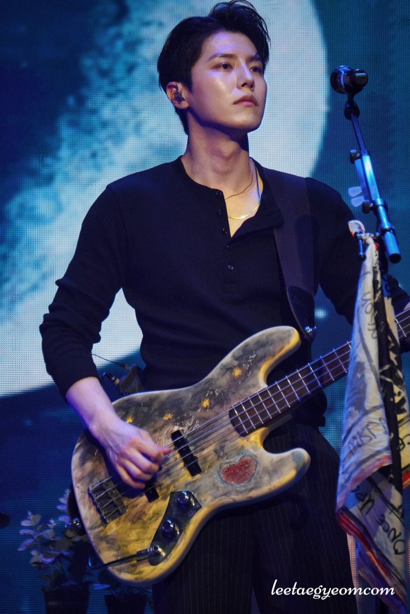 250830 서울 

울 잘생긴 베이스..

#TheRose #더로즈 #TheRoseinSeoul #OnceUponAWRLDTour #OnceUponAWRLDseoul #이태겸 #Taegyeom