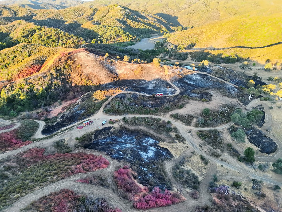 CALFIRELNU's tweet image. #ScottFire - UPDATE - After more accurate mapping the fire is approximately 19.4 acres and 50% contained. Today, crews continue working on strengthening containment lines and putting out hot spots. 

#CALFIRE
#CALFIRELNU