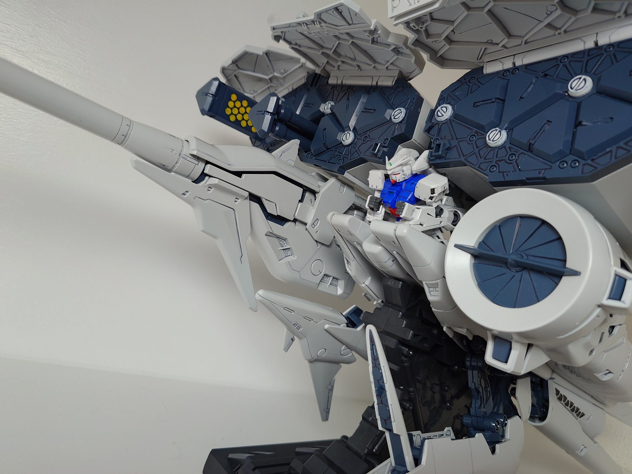 とも@プロフ必見 デンドロビウム ガンダム デンドロビウム