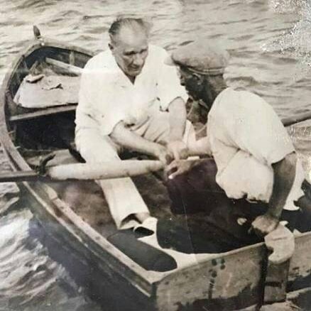 Bugün 30 Ağustos. Bu sefer Datça'dan değil, bambaşka bir fotoyu onardım. Anısına minnet ve saygıyla...