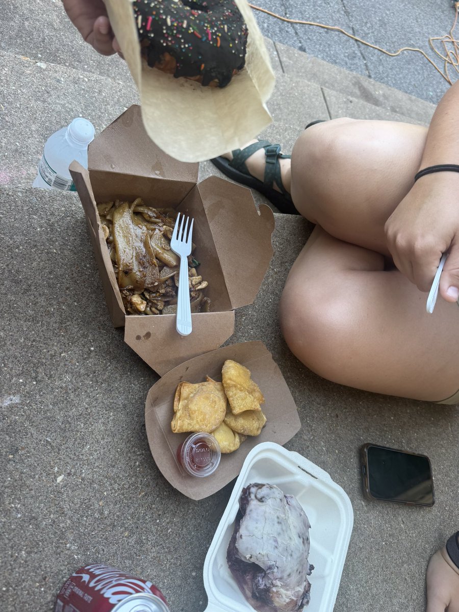 Maritza Martinez (@maritzamows) on Twitter photo Fall-ish morning in Tower Grove Park!
Filled with Native Bees, Random Swords, & Food Fall-ish morning in Tower Grove Park!
Filled with Native Bees, Random Swords, & Food