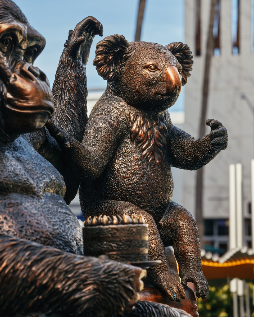 Step into the wild at #OnLincoln! 🐨🌴

Gillie &amp; Marc's Wild Couch Party brings humor and heart together, reminding us to protect endangered species. Snap a photo of this larger-than-life installation, enjoy the moment, and let the art spark conversation!

🩵 @csantiagophoto