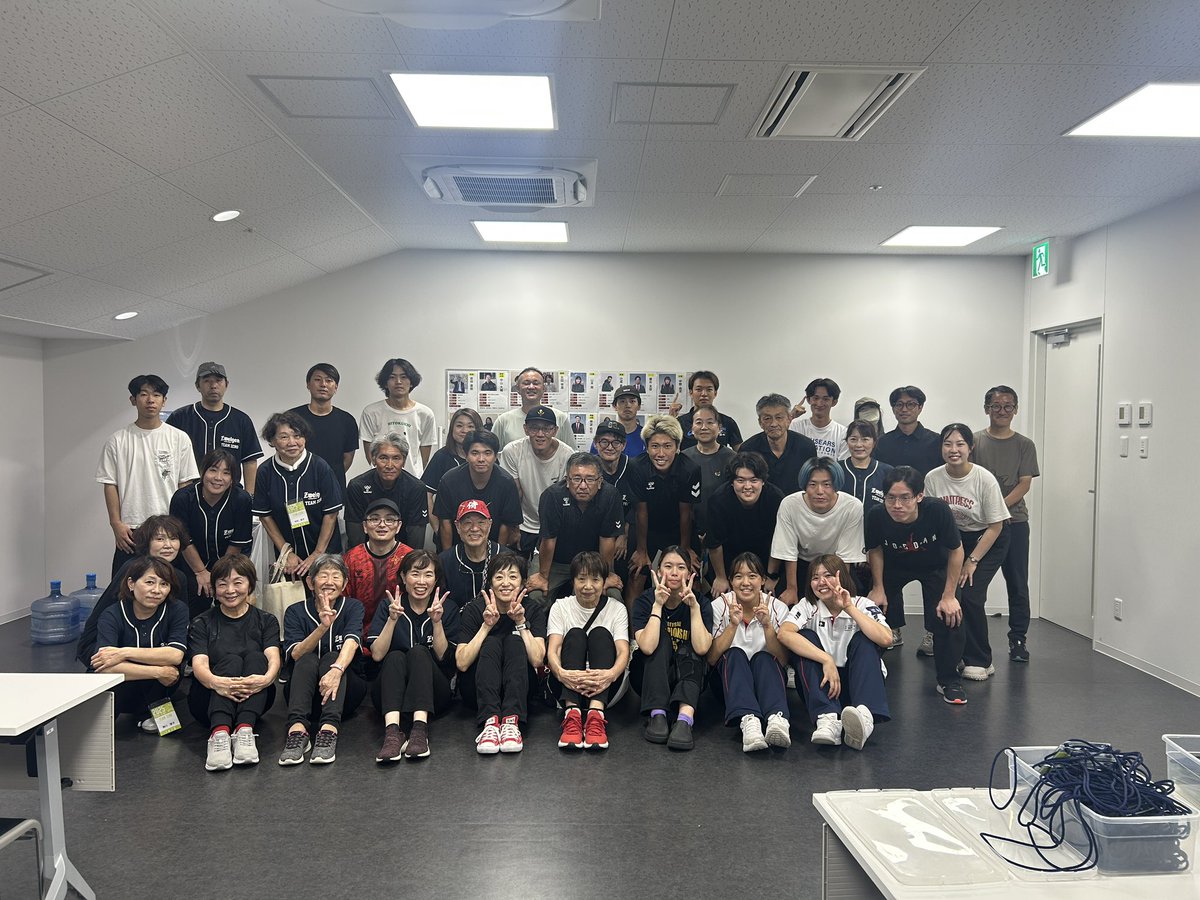 【鳥取戦】

本日もたくさんのボランティアの方々に試合運営を支えていただきました💪
#TEAMZERO の皆さん、ありがとうございました😊

#zweigen