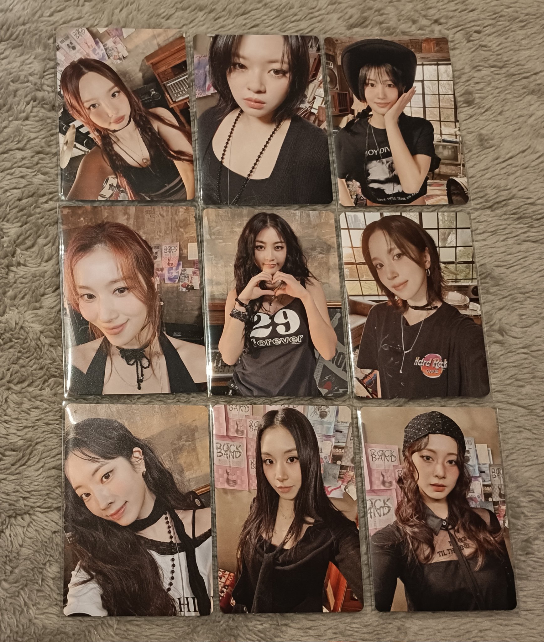 TWICE⭐︎セール中まとめ購入歓迎 TWICEモモとお揃い！TWICEとNIKEのコラボシューズ買ったぞ