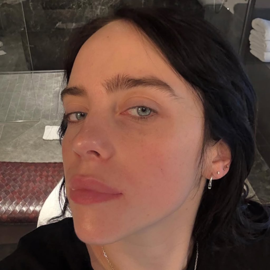 bilsoxygen's tweet photo. wdym you look like this BARE FACE https://t.co/sW39NlF9jE