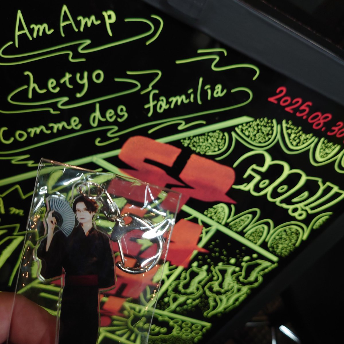 SPLASH初日参戦してきました
初のBとCもカッコよかった✨
客席降りた須賀さんを「須賀さんはこちらです 」みたいに指したり、タバコ落としてあ…ってなってたもとはるさんがとても可愛かった(*´꒳`*)