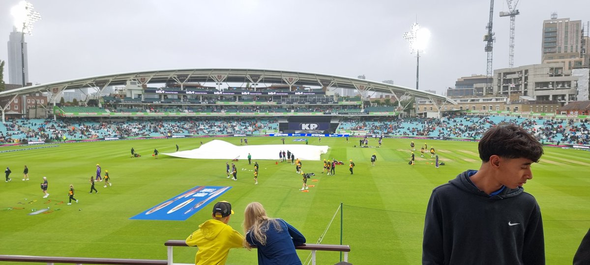 A few drop of rain here at The Oval, and as I type, turning into a light drizzle.
#TheHundred

Covers are coming on.