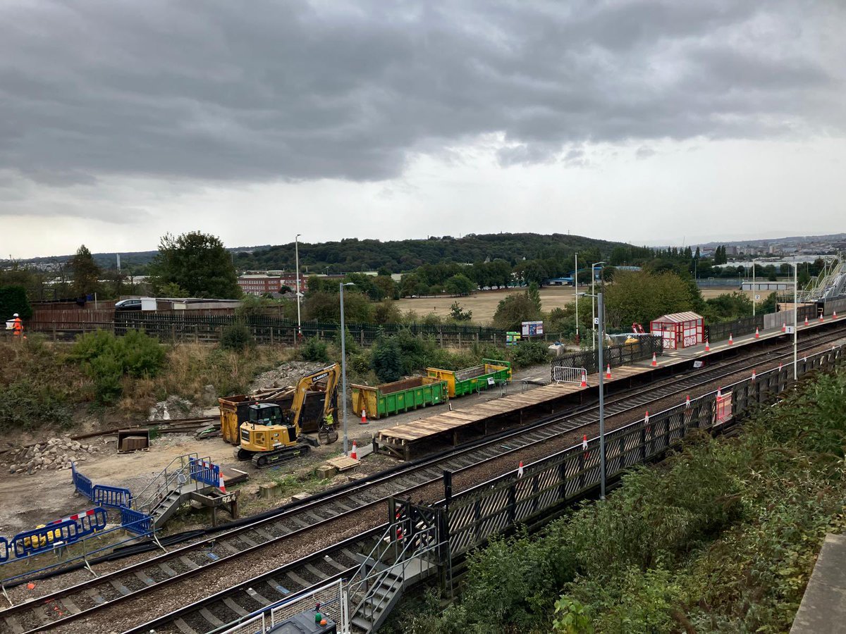 theTRUpgrade's tweet photo. Work continues in #Huddersfield & #Deighton as engineers remove the old tracks and demolish the platforms ⚒️
Customers can still get to where they need to be via diversionary routes or buses, and extra staff are on hand to support 🙏
Please check @nationalrailenq for the latest information 📲