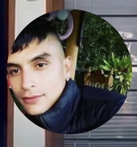 Qué triste lo que ocurrió en Rionegro, Antioquia. Joven paseador de perros de nombre, Jaime Esteban Rendón, fue asesinado por un vecino solo porque una de las mascotas, se le entró al antejardín por error. Le disparó sin piedad.