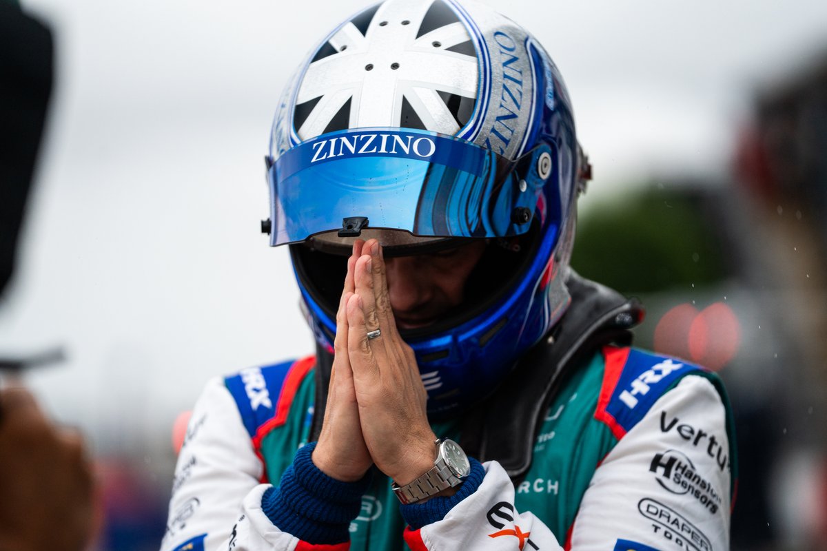 TomChilton_'s tweet image. Back on POLE for the first time since 2011! 💥

After a wet session at Donington Park GP, we’ve put the car exactly where it belongs and I can’t wait to go racing tomorrow.

#BTCC #EXCELR8 #TeamVERTU #birch @VertuMotors @Excelr8M