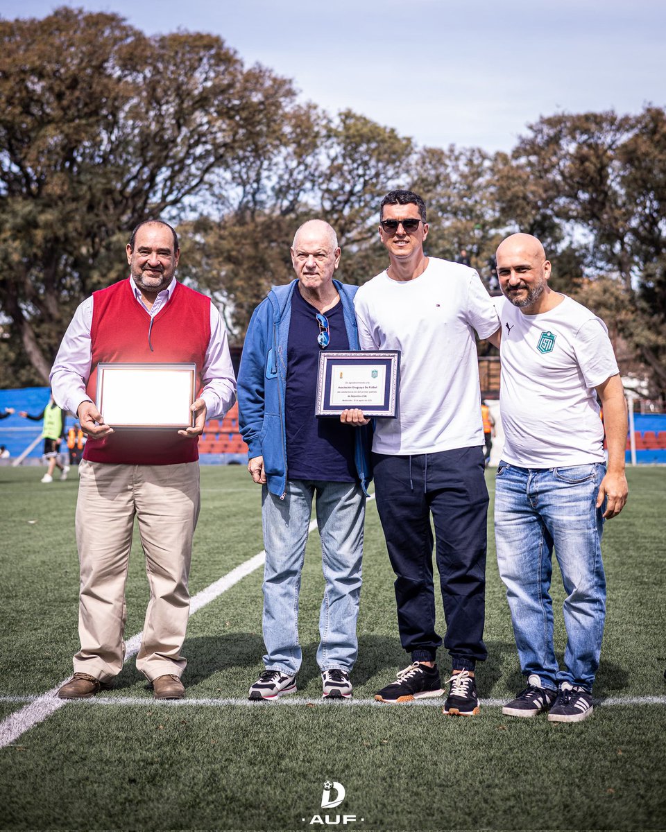 🫱🏻‍🫲🏼 𝗕𝗶𝗲𝗻𝘃𝗲𝗻𝗶𝗱𝗼𝘀

Las autoridades de la Mesa Ejecutiva de la @DivisonalDAUF, le dieron la bienvenida oficial al <a href="/DeportivoLSM/">DeportivoLSM</a> en su estreno en la categoría.

#DivisionalD