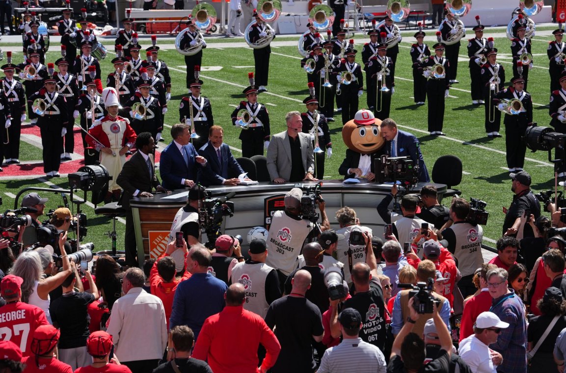 Congratulations to ESPN's entire <a href="/CollegeGameDay/">College GameDay</a> crew on a wonderful send-off for Coach Corso today.

Kudos to CFB/CGD production leads <a href="/AmandaLGifford/">Amanda Gifford</a> <a href="/MLGarrett/">Matthew Garrett</a> <a href="/Jimmyggg44/">Jim Gaiero</a> <a href="/joeiuls/">Joe Iuliano</a> <a href="/vaughanbrooklyn/">Brooklyn Vaughan</a>, Geoff Brown and more. What a show today.

📸 via <a href="/ESPNImages/">ESPN Images</a>