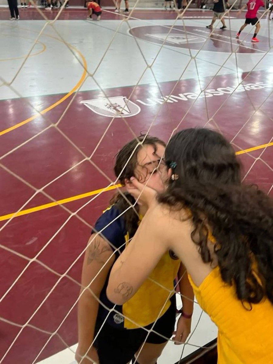 women loving women (@wlwpicz) on Twitter photo 