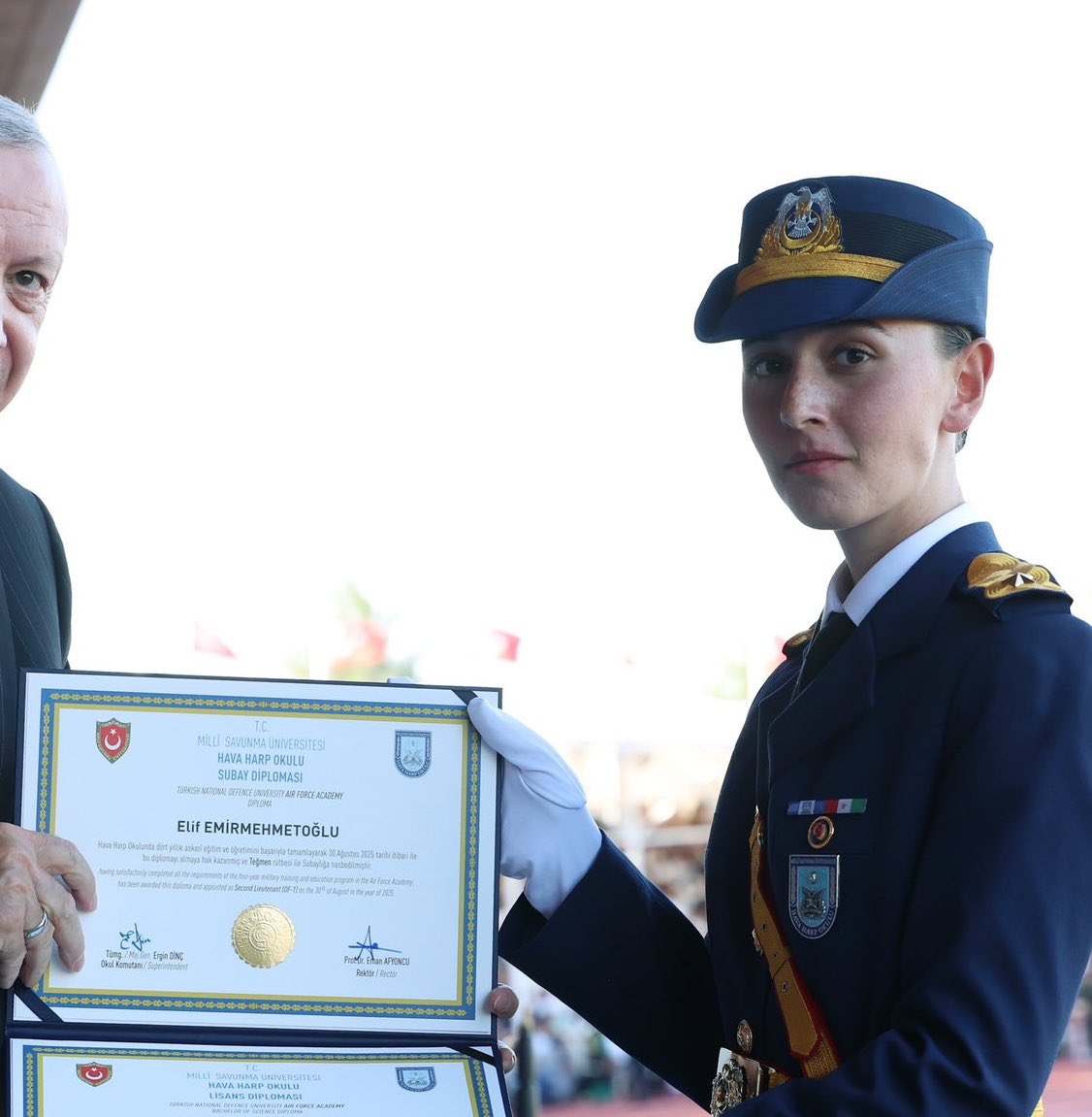 Hava Harp Okulu birincisi, Elif Emirmehmetoğlu oldu.