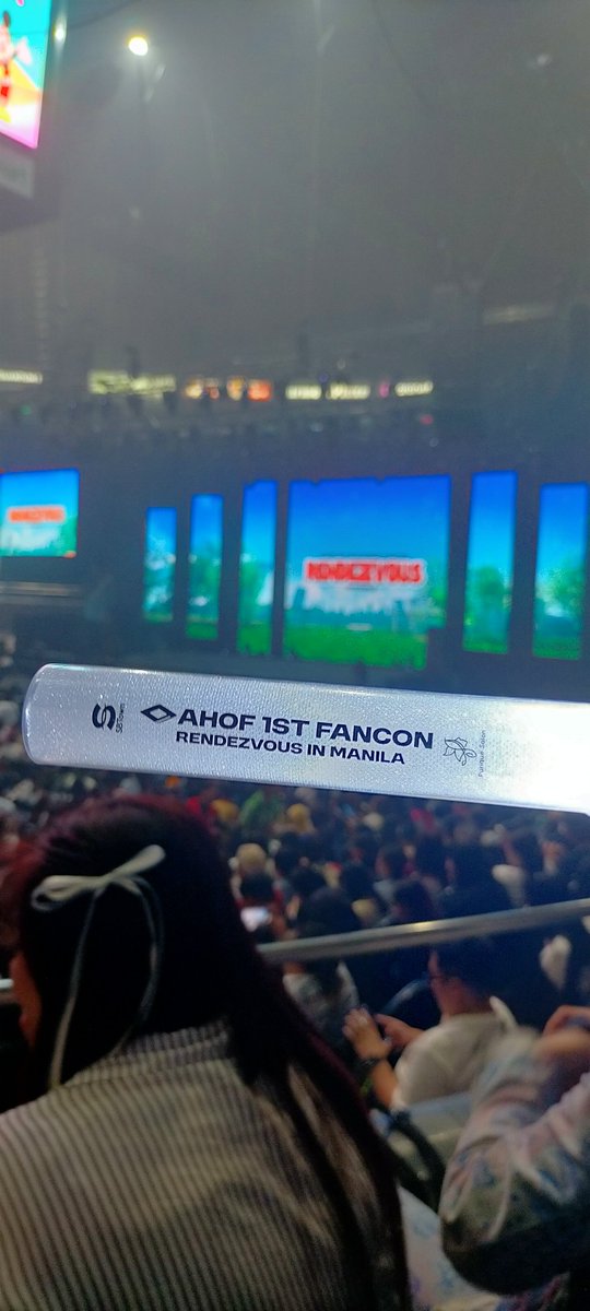 rainuts's tweet photo. Just need to share memories from tonight. Glad to be a part of this historic event. Lucky to have been blessed with the ticket I was praying for. #RENDEZVOUSinMANILA https://t.co/pkDTR45vr7