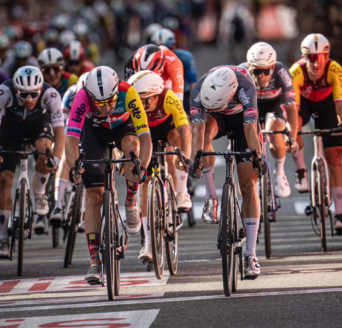 AlpecinPT's tweet image. Jasper the Master! 💥 

Second stage victory at @lavuelta, taking the win in stage 8 to Zaragoza, once again after brilliant work on the road from the teammates. Congrats team, congrats Jasper!

📸 Mr.Pinko &amp;amp; @PhotoNewsBe 

#AlpecinDeceuninck