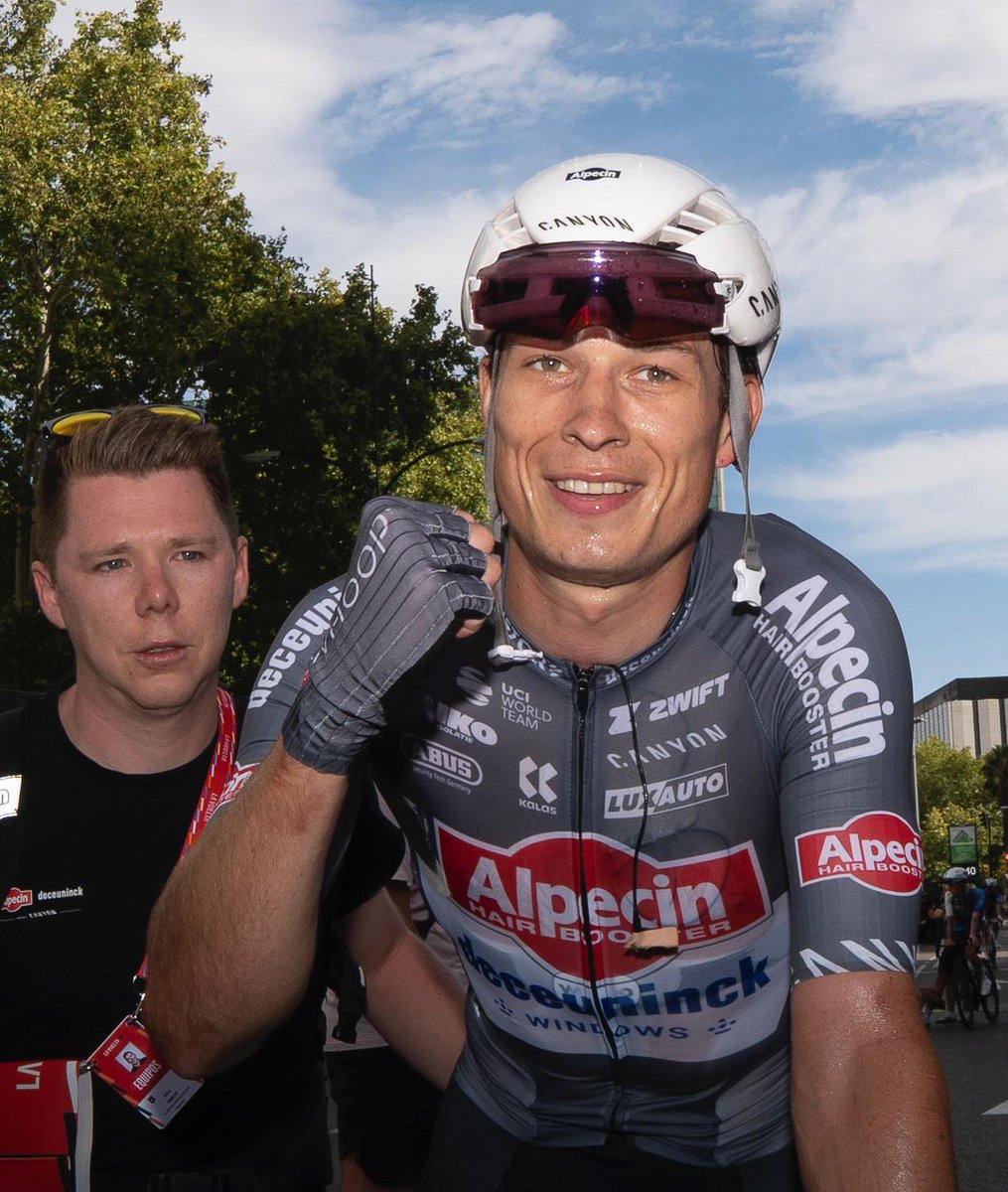 AlpecinPT's tweet image. Jasper the Master! 💥 

Second stage victory at @lavuelta, taking the win in stage 8 to Zaragoza, once again after brilliant work on the road from the teammates. Congrats team, congrats Jasper!

📸 Mr.Pinko &amp;amp; @PhotoNewsBe 

#AlpecinDeceuninck
