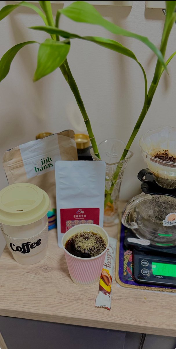 احب جداً هذا الهدوء أن اكونُ بين نفسي ورائحه قهوتي '🤍