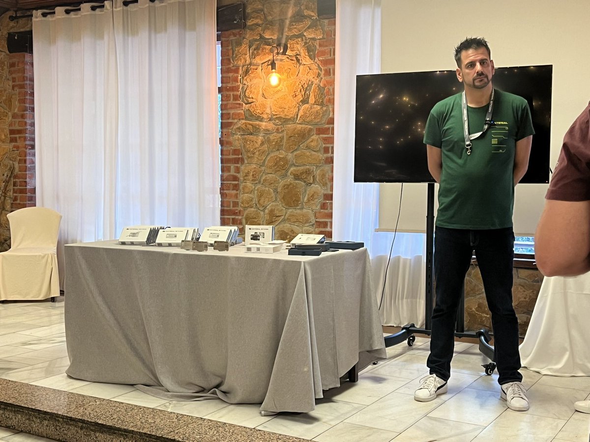 Escuchando <a href="/Uxio_NTC/">Uxío Fraga ✴</a> una forma diferente de autocustodia de Bitcoin y de custodia de claves privadas con <a href="/materialbitcoin/">Material Bitcoin</a>